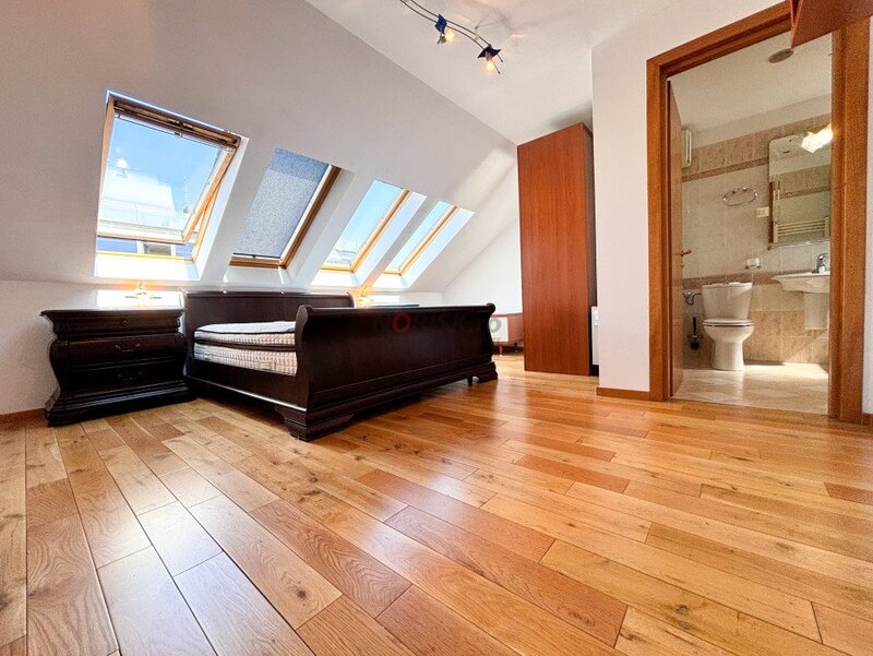 Apartament 3 Camere tip DUPLEX + Terasa Arcul de TRIUMF Bloc 2002